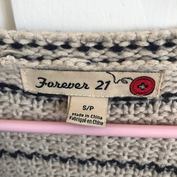 Forever 21 Cozy Coverup - Picture 4 of 4